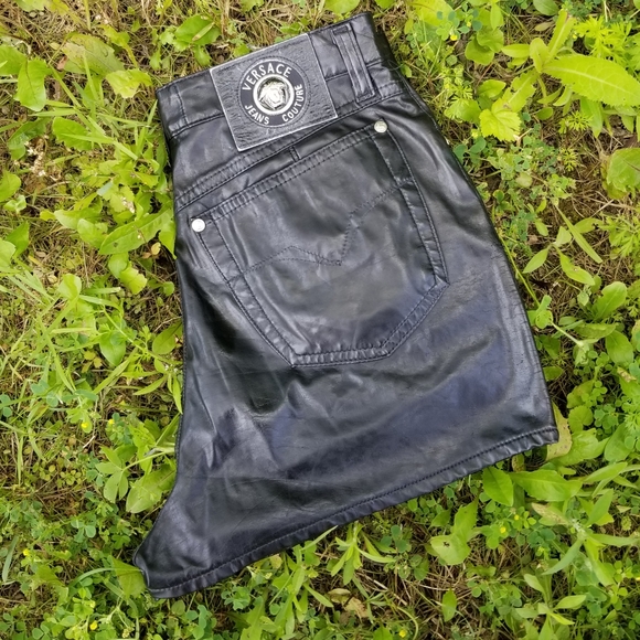 VTG VERSACE JEANS COUTURE Vegan Faux Leather Shorts 30" waist - Picture 3 of 14
